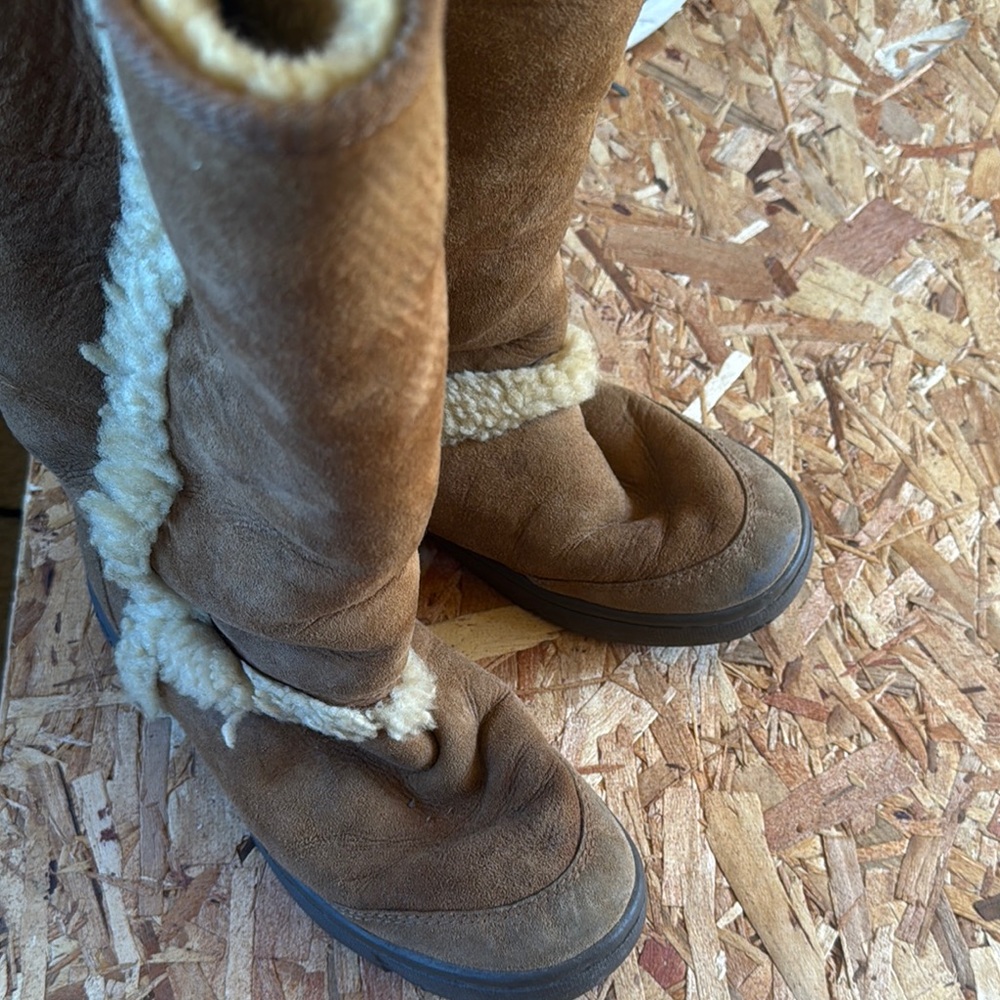 Brown Suede Boots with Shearling Trim